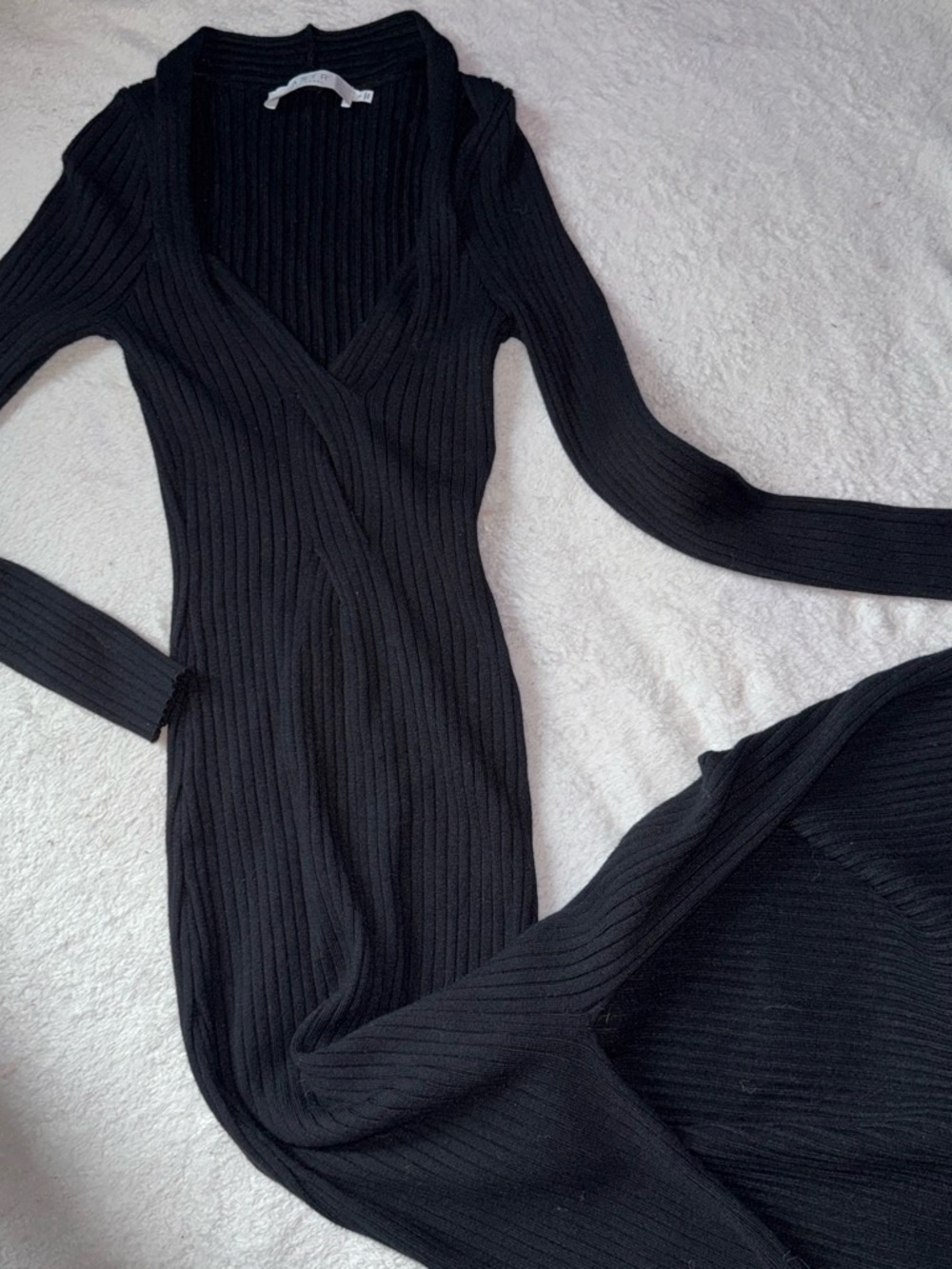 Astr Black Ribbed Knit V‑Neck Dress